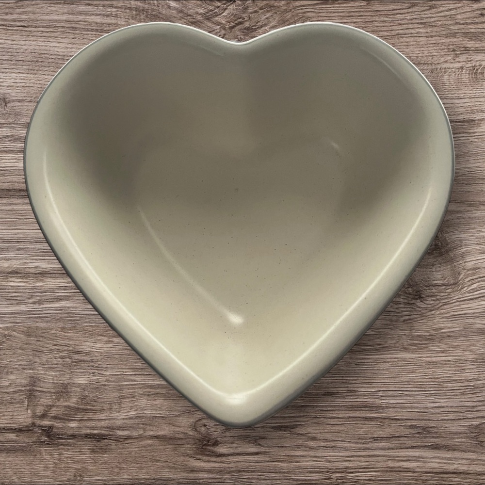 Pfaltzgraff heart shaped bowl with subtle blue / grey strip around rim